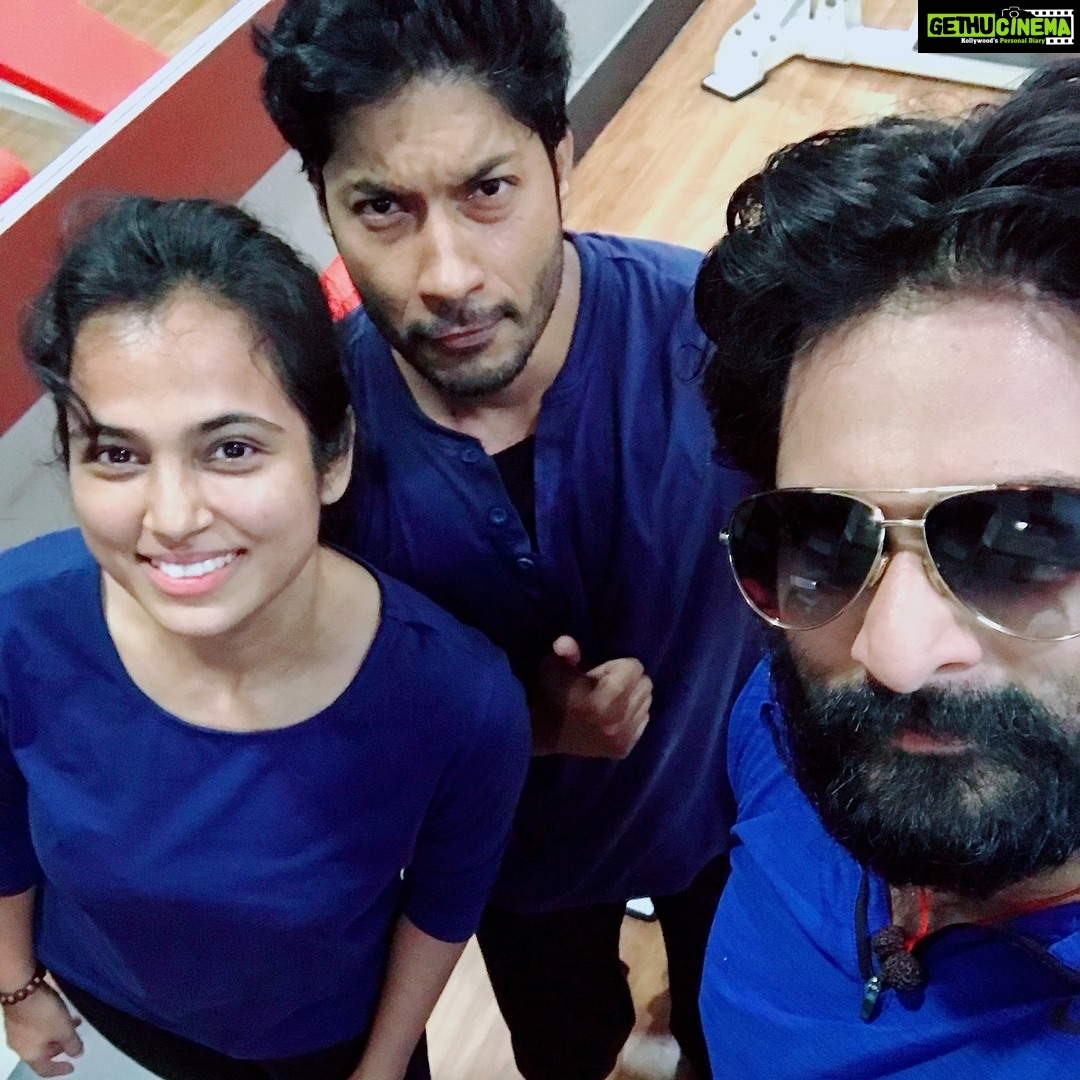 Ramya Pandian Instagram - Looks like our gym uniform 😜 but pure coincidence ... and of course mandatory to take a pic 💁🏻♀️😄 #gymbuddies