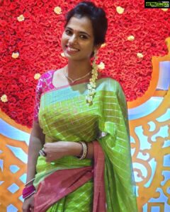 Ramya Pandian Instagram - Saree is the only garment that’s been in fashion for centuries 😍 #saree #mallipoo ❤️
