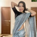 Ramya Subramanian Instagram - Realising the power of a simply,light saree to uplift my mood 😌☺️😊 #saturdayvibes #sareeselfies