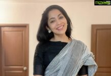 Ramya Subramanian Instagram - Realising the power of a simply,light saree to uplift my mood 😌☺️😊 #saturdayvibes #sareeselfies