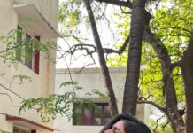 Raveena Ravi Instagram - One saree, too many photos n videos😂🤣 #naanpizhai ❤️