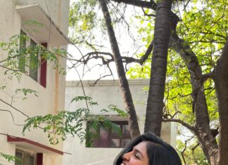 Raveena Ravi Instagram - One saree, too many photos n videos😂🤣 #naanpizhai ❤️