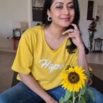 Reenu Mathews Instagram - Hope & Sunshine 💛💛 Outfit @levismiddleeast . . #sunshinegirl #casualvibes #casualchic #lifeindubaiblog #desiinfluencer #dubaiinfluencer #sunflowerlove #reenumathews Emirate of Dubai