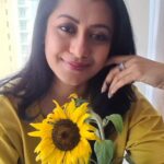 Reenu Mathews Instagram - Hope & Sunshine 💛💛 Outfit @levismiddleeast . . #sunshinegirl #casualvibes #casualchic #lifeindubaiblog #desiinfluencer #dubaiinfluencer #sunflowerlove #reenumathews Emirate of Dubai