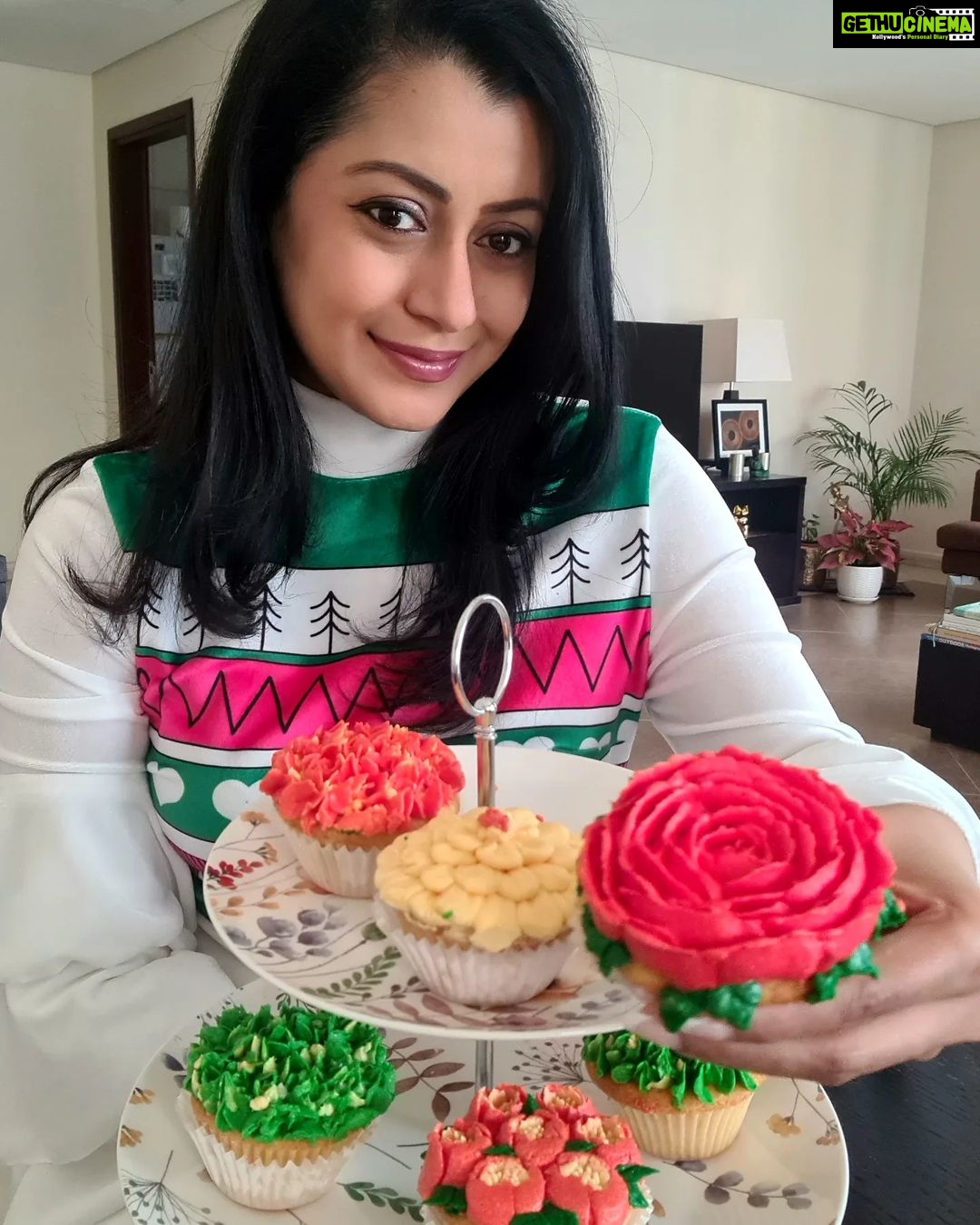Reenu Mathews Instagram - Cupcakes Anyone? My Birthday celebration continues as my friend, who has turned into a Baker brought some yummy cupcakes. They look so pretty & tastes yummm too. Do check out @treats_by_dhish , if you want to order some yummilicious cakes. Thank you Dhishni for bringing these treats. And Happy Valentines Day in advance Fam❤ . . #yummycakes #yummycupcakes #birthdaytreats #instacakes #dubailifestyleblog #reenumathews Emirate of Dubai