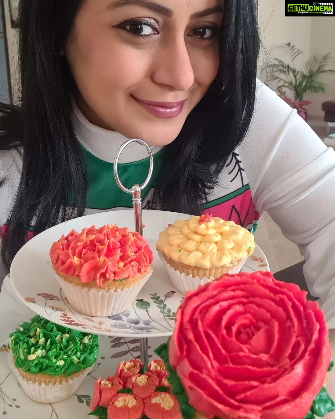 Reenu Mathews Instagram - Cupcakes Anyone? My Birthday celebration continues as my friend, who has turned into a Baker brought some yummy cupcakes. They look so pretty & tastes yummm too. Do check out @treats_by_dhish , if you want to order some yummilicious cakes. Thank you Dhishni for bringing these treats. And Happy Valentines Day in advance Fam❤ . . #yummycakes #yummycupcakes #birthdaytreats #instacakes #dubailifestyleblog #reenumathews Emirate of Dubai