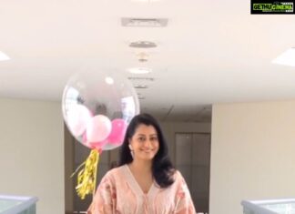 Reenu Mathews Instagram - Walking into the Birthday be like a 👸 Love this song & it calls for a reel 😍 . . #birthdayreels #reelswithreenu #reenumathews #birthdayfun #reeitfeelit #trendingreels Emirate of Dubai