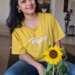 Reenu Mathews Instagram - Hope & Sunshine 💛💛 Outfit @levismiddleeast . . #sunshinegirl #casualvibes #casualchic #lifeindubaiblog #desiinfluencer #dubaiinfluencer #sunflowerlove #reenumathews Emirate of Dubai