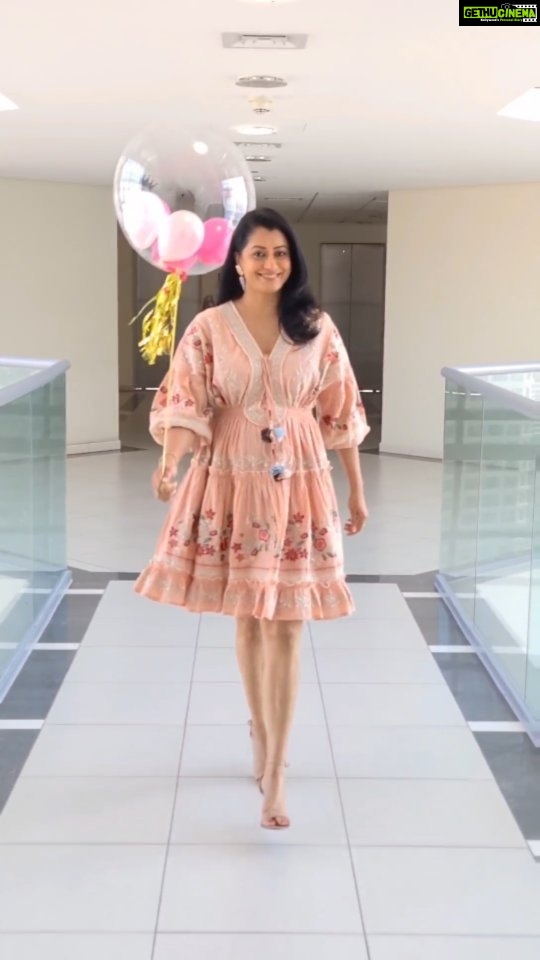 Reenu Mathews Instagram - Walking into the Birthday be like a 👸 Love this song & it calls for a reel 😍 . . #birthdayreels #reelswithreenu #reenumathews #birthdayfun #reeitfeelit #trendingreels Emirate of Dubai