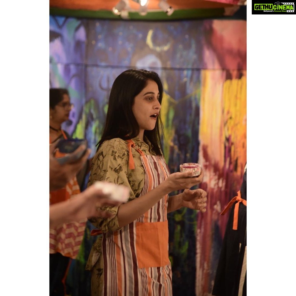 Regina Cassandra Instagram - If Art is healing, the artist is the healer. #hopekosmos , an #Artproject by artist @manohar_chiluveru aims at using art as a medium to heal, bring people together and promote hope. @lakshmi.nambiar thank you for shedding light (and colour) on this initiative through @shrishti.art . My happy face says it allll… 🤍 @alapatideepti thank youuu for making this happen in the nick of time. 💗