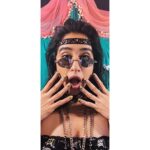 Regina Cassandra Instagram - Only because, even I can’t get over this look and the nails and the make up and the backdrop! 😅 @designbyblueprint @rowdyrani @prakatwork @notsysha 📷📱 @prachuprashanth #thenotsolateshowwithrc Chennai, India