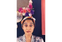 Regina Cassandra Instagram - Episode 5 of #thenotsolateshowwithrc was all about acknowledging privilege and how to not take it for granted. @prakatwork was the cutest, most animated guest on the show till date. 😁Thank you♥️ Go check out our all natural “if you’re caught in the woods and chance upon a hot boy then what to do “ make up. 😉😂 Styled by @designbyblueprint Set design @rowdyrani My what to say what not to say person- @notsysha thank you! 🥰 📱📷 @prachuprashanth