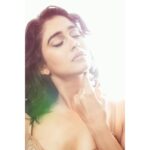 Regina Cassandra Instagram - Actuallyyyy... I got it from my pappa... 😇