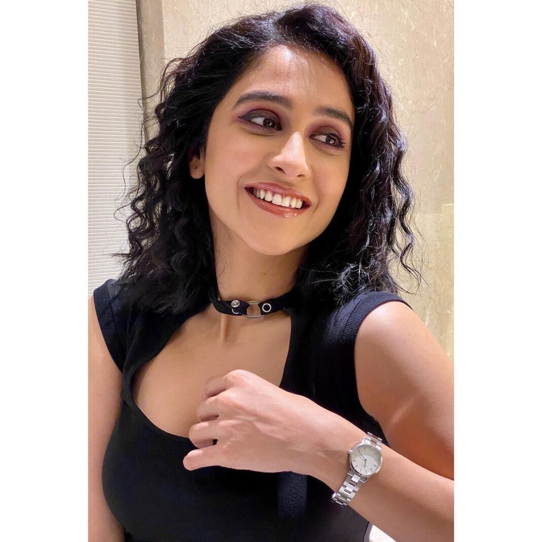 Regina Cassandra Instagram - This or That? why not both?! Buy any watch from @danielwellington and get an extra strap or accessory free! Also, Use my code 