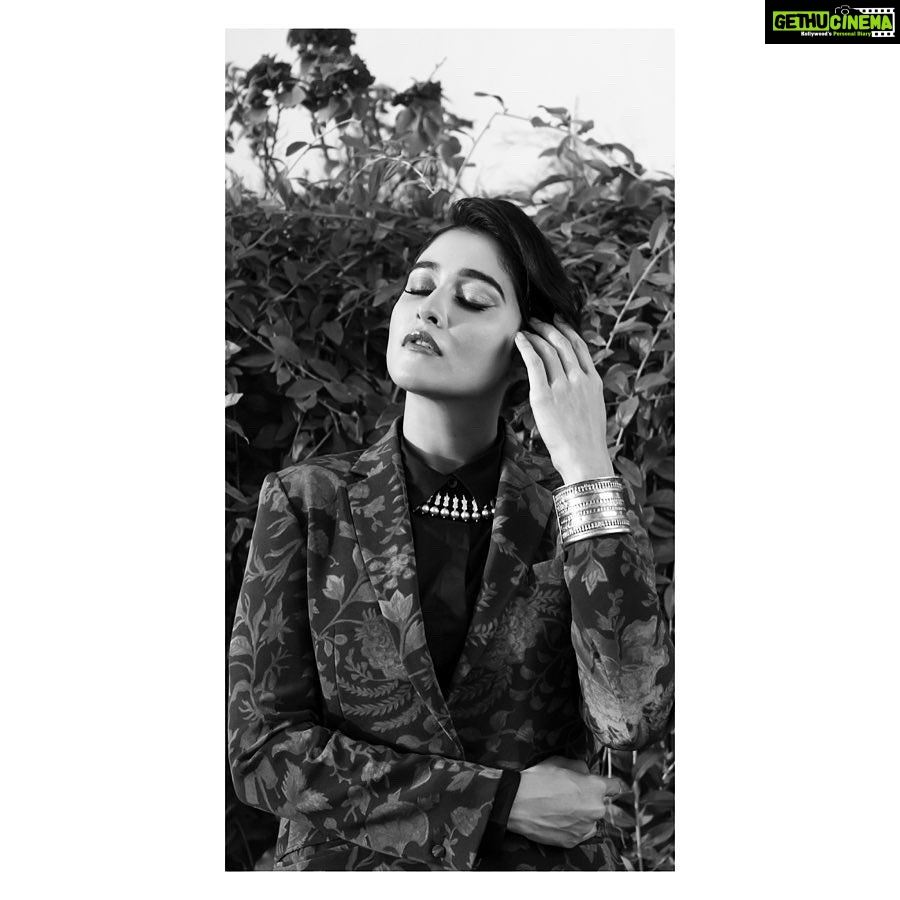 Regina Cassandra Instagram - When you know, you know. 😉 Suit - @KshitijJalori Accessories - @SilverlineJewellery Makeup - Jenifer Antonio Hair - @VetriHairAndMakeup Photography - @M3_Foto Styled by -@Blueprint_By_Navya_Divya & @DesignByBlueprint