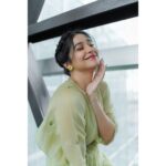 Regina Cassandra Instagram – 😁🙏🏼 Outfit – @Chokhi.Chorri
Earrings – @ParomaPopat
Makeup – #JeniferAntonio
Hair – @Hairologyby_Chinna
Photography – @The_Pixel_Farmer
Styled by @DesignByBlueprint & @Blueprint_By_Navya_Divya