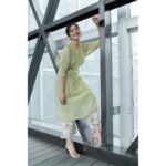 Regina Cassandra Instagram – Hellllooo, Evaru?

Outfit – @Chokhi.Chorri
Earrings – @ParomaPopat
Makeup – #JeniferAntonio
Hair – @Hairologyby_Chinna
Photography – @The_Pixel_Farmer
Styled by @DesignByBlueprint & @Blueprint_By_Navya_Divya

#Evaru