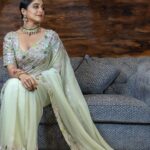 Regina Cassandra Instagram - For the love of mum’s b&w pictures. ♥️ •Saree - @DivyaReddyOfficial •Jewellery - @Kalasha_FineJewels •Photography - @AnupPhotography_ •Styling - @DesignByBlueprint & @Blueprint_By_Navya_Divya