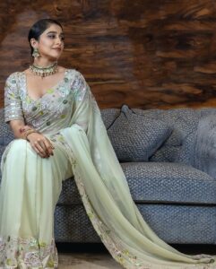Regina Cassandra Instagram - For the love of mum’s b&w pictures. ♥️ •Saree - @DivyaReddyOfficial •Jewellery - @Kalasha_FineJewels •Photography - @AnupPhotography_ •Styling -  @DesignByBlueprint & @Blueprint_By_Navya_Divya