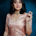 Regina Cassandra Instagram – Did someone say food?! Jegdksielwlshdbdhhsjsskskskskssjwoodudooooo
😁

For @chennaitimestoi Food & Nightlife Awards. 
Outfit – @Raw_Mango

Jewellery – @AmrapaliJewels

Makeup & Hair – @ChiselleMakeupAndHair

Photography – @KiransaPhotography

Styled by @Blueprint_By_Navya_Divya & @DesignByBlueprint