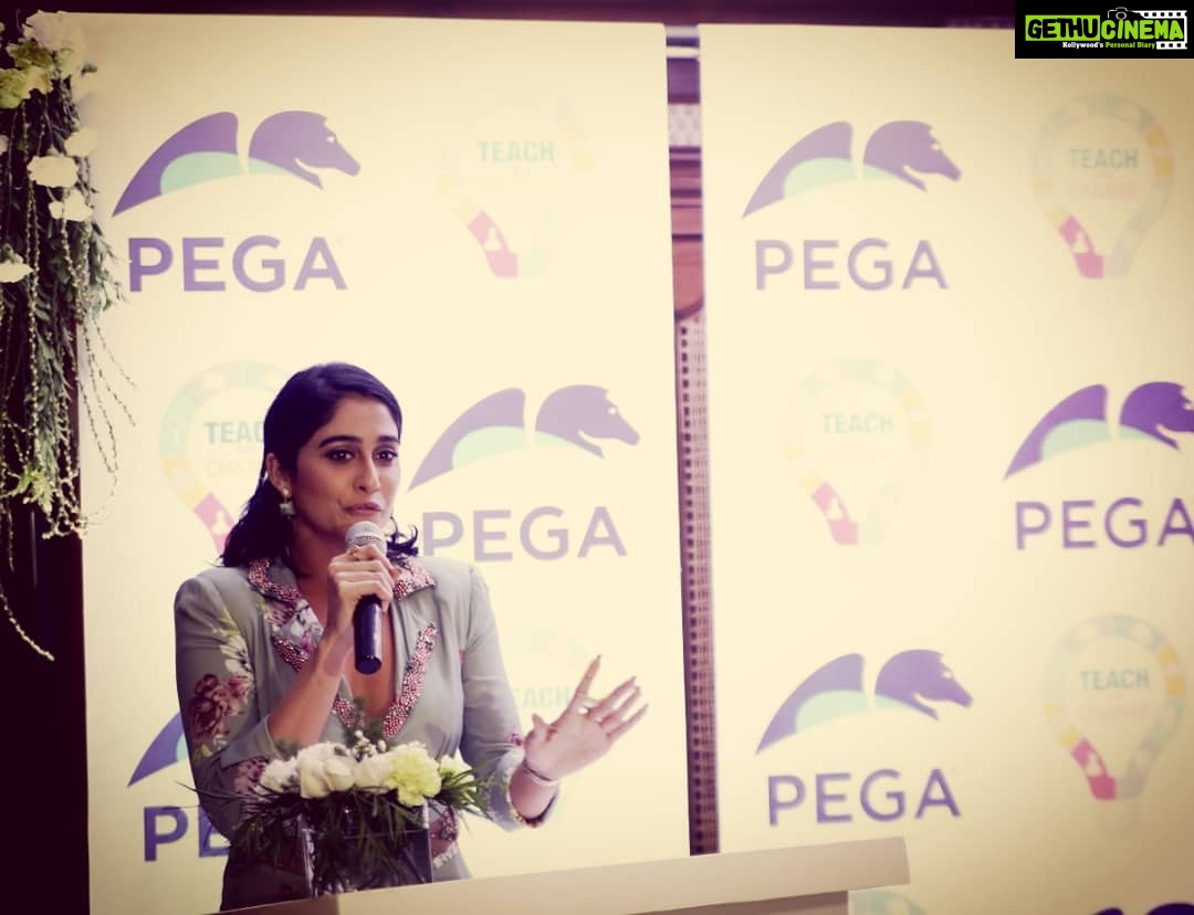 Regina Cassandra Instagram - ANNOUNCEMENT!!! 🔊 We are inviting volunteers for @teach_for_change to improve literacy skills of children studying in Government schools. Visit www.teachforchange.in and register #pegateachforchange #teachforchange #qualityeducation #sdg4 @chaitanya_tfc Soho House Mumbai
