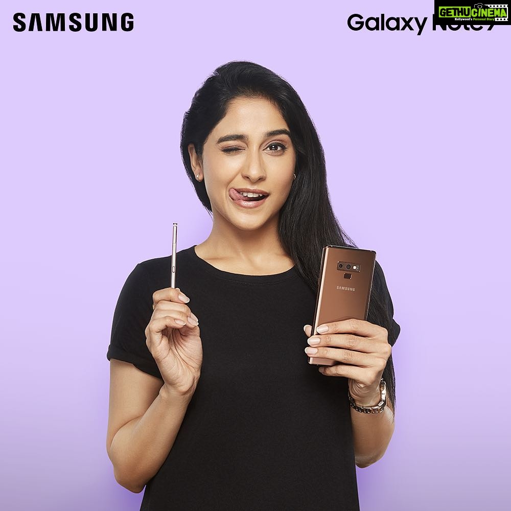 Regina Cassandra Instagram - Perfect phone... perfect style companion... perfect everything!!! The #GalaxyNote9 - cancel out the imperfections! 😉😋#SayCheese