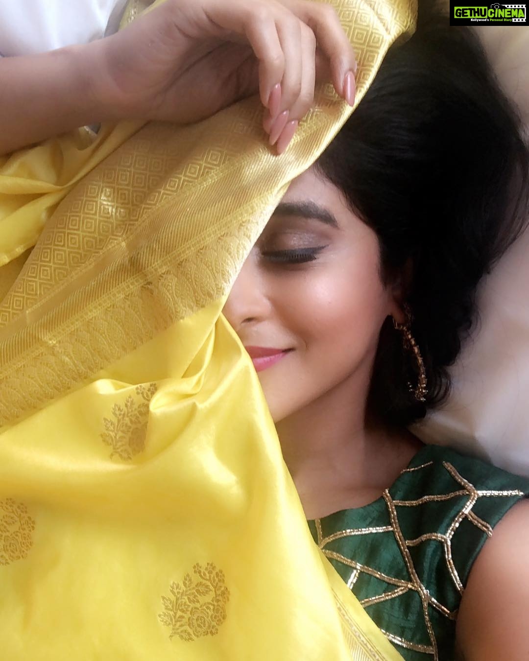 Regina Cassandra Instagram - I definitely did NOT wake up like this! 😋 #yellows #happyface #wildchild