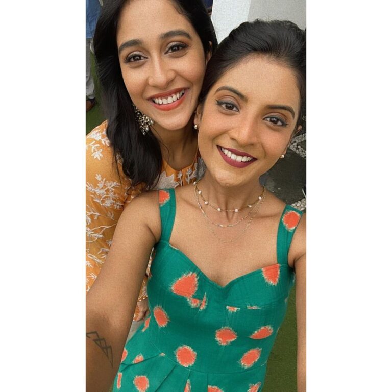Regina Cassandra Instagram - Always wanted a younger sister and all, so I could be the bossy older sister 😆 I can’t wait to take on the role of Madhu in @pallavi712 ‘s #anyastutorial . Anya thangachi (@nivedhithaa_sathish ) you better be ready… 😁 Outfit - @mishruofficial Earrings - @akoyajewels Makeup - @jenimakeupartist07 Hair - @hairologyby_chinna Photography - @sushmithatadakamadla Styled by Divya and Navya - @designbyblueprint & @blueprint_by_navya_divya