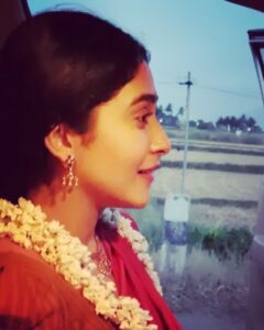 Regina Cassandra Instagram - #inmyfeelingschallenge had to be done!!! @champagnepapi you’ve got us South Indian girls dancin to your tunes.. 😂😋 This is the craziness that goes on between shots... 🙄😛 Video and styling: @jayalakshmisundaresan Music supervision: @priyankatumpala