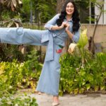 Regina Cassandra Instagram - Kick started (a lil too literally?! 😅) promotions for #MrChandramouli... oh boy! you are gonna see a loooot of us on the very many #Tamil channels. 😛 #MrChandramouliJuly6th Jumpsuit - @ShahinMannan at @TypeChennai Photography - @kiransaphotography Styling - @DivyaNiranjan_ & @NavyaNiranjan_NN