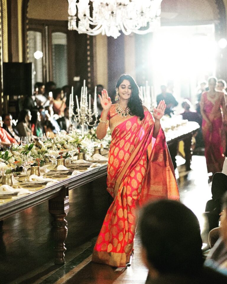 Regina Cassandra Instagram - Caught between a walk and dance... a “dalk” or “wance”? 😆😆 Every year my fave #mrskchaitanya and his team, @teach_for_change , host a fundraiser at the @tajfalaknuma. The work they put in is commendable. ♥️ Saree: @gubbarajyalakshmi Hair and makeup: @sachindakoji and Team Manea Jewellery: @ckcsons Styled by @officialanahita Photo: @eshaangirri #PegaTeachForChange #TeachForChange