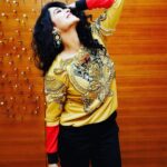 Regina Cassandra Instagram - Going bananas in a sweatshirt by @Parambanana - I loved it from the moment I set my eyes on it! 😁 Earrings - @Chic_therapy_ at @MaalGaadi Makeup - @Mesmereyesmakeup Hair - @Jayanthikumeresan_makeupartist Photography - @Mahazphotography Styled by Navya & Divya Niranjan // @Blueprint_By_Navya_Divya & @StyleByDivya 💛❤️💛 #yellowlove #blingbling
