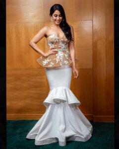Regina Cassandra Instagram - ®️©️ Outfit: @alpana_neeraj Jewellery - @DyamorJewellery by @Musaddilals.Basheerbagh H& M - @SandysArtistry Photography - @SushmithaTadakamadla Styled by - @DesignByBlueprint & @Blueprint_By_Navya_Divya