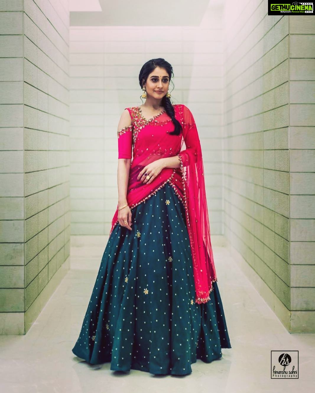 Regina Cassandra Instagram - Paavadai daavani..Langa voni.. ghagra choli.. The Half Sari! Styled by : @anupellakuruofficial #indianwedding #saristyle