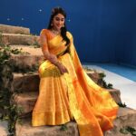 Regina Cassandra Instagram - 6 yards of silk makes any woman feel every bit feminine... it just makes me a lil less tomboyish! 😋 #sarilove #beingindian #silksari #tryingtoblush 🙈