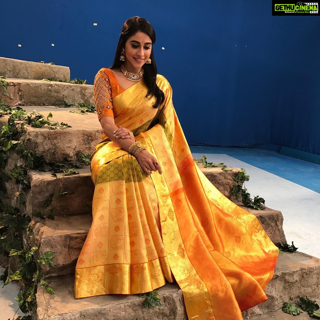 Regina Cassandra Instagram - 6 yards of silk makes any woman feel every bit feminine... it just makes me a lil less tomboyish! 😋 #sarilove #beingindian #silksari #tryingtoblush 🙈