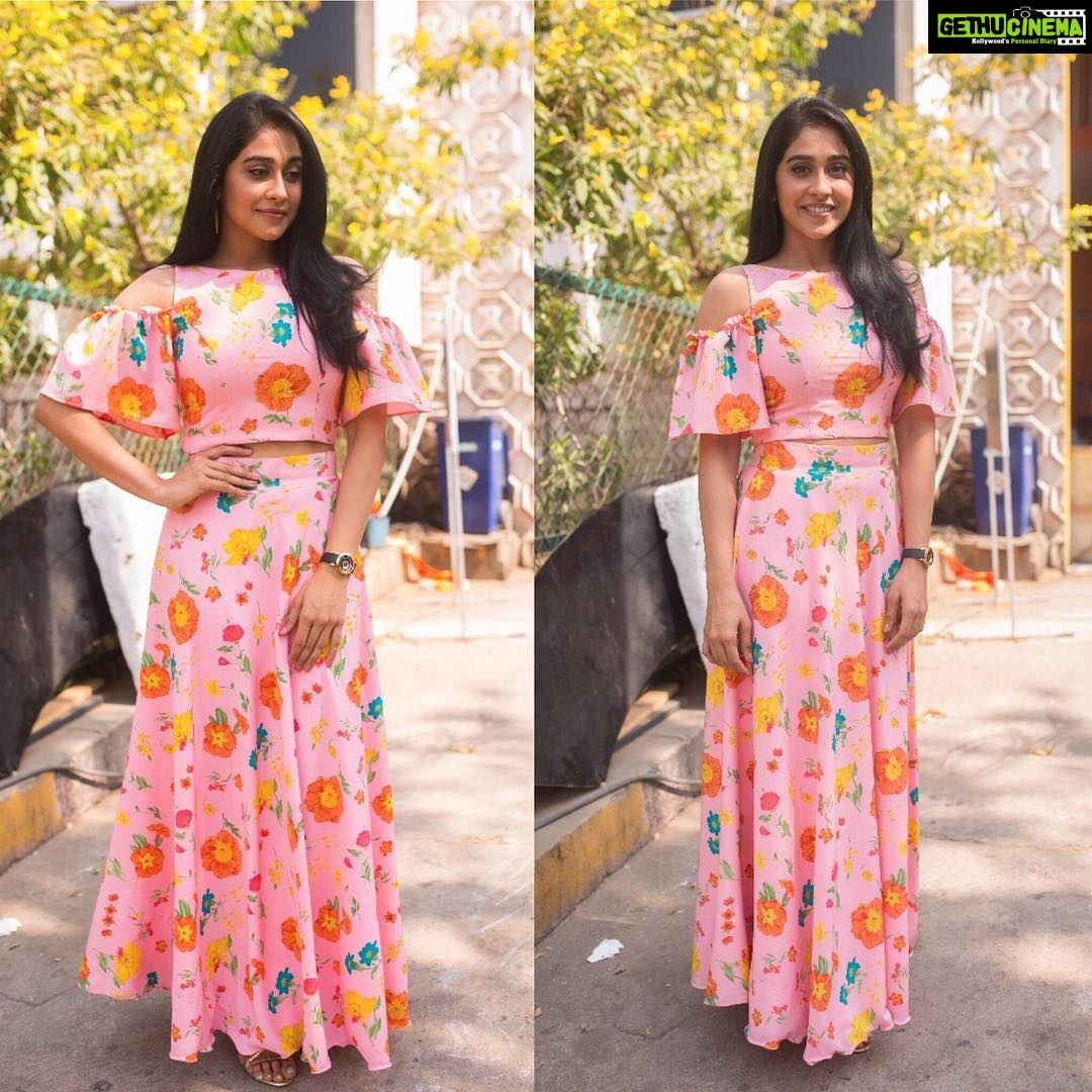 Regina Cassandra Instagram - #saravananirukkabayamaen Goin all pink and floral this time around.. 😋 Outfit : @intishbychintya Styled by : @jayalakshmisundaresan Pic : @makka.studio @bhagathmakka #moviepromotions #may12th #summerlook #sibpressmeet