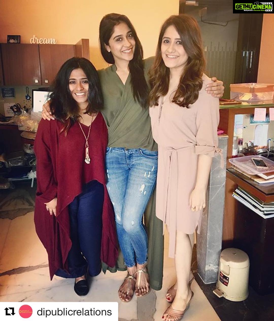 Regina Cassandra Instagram - And u know how to make mine!!! 😘❤️ #Repost @dipublicrelations with @repostapp ・・・ Great start to the day with @indpat & @reginaacassandra. Such a pleasure to meet you both like always 💕 . . . . #reginacassandra #fashionpr #dipublicrelations #stylefile #celebstyle #bollywood #love