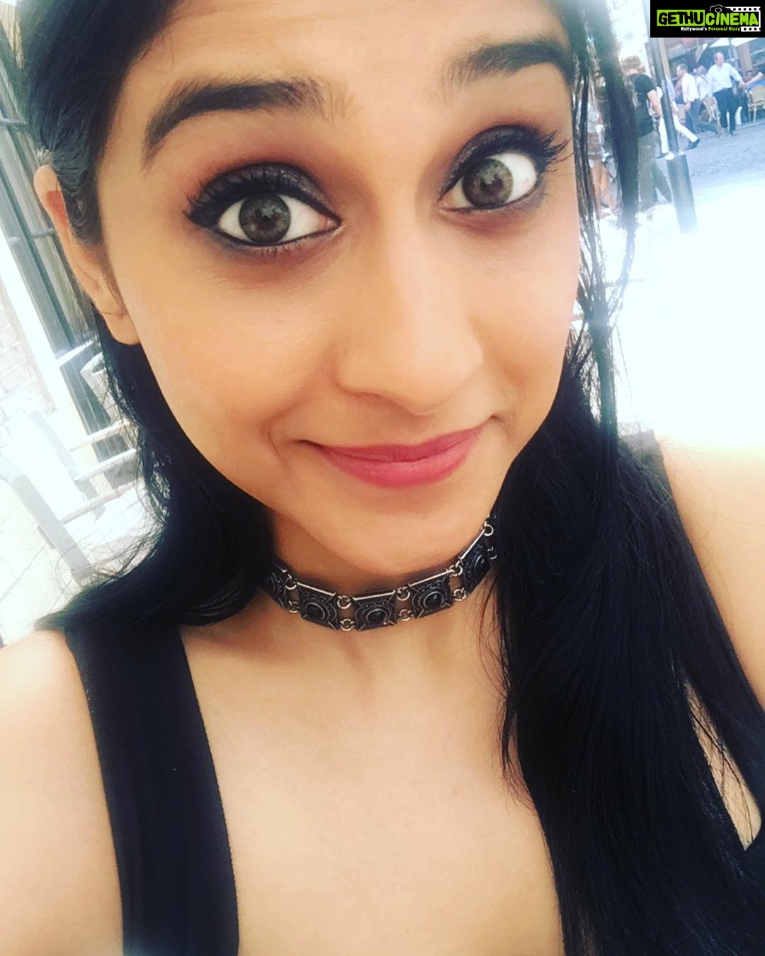 Regina Cassandra Instagram - When #randomness strikes!! 🙈👽