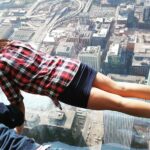 Regina Cassandra Instagram - When ur on the 103rd floor of the @skydeckchicago and someone drops to do push-ups, u don't just watch, u go and join them! 😁💪🏽 and take pics of course#skydeckchicago #funworkout #alwaysreadytoworkout #chicagocalling #workitout