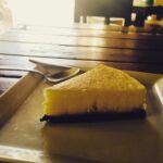 Regina Cassandra Instagram - Chhhheesssy newyork cheese cake at @jimmyhupune 🙏🏼🙈🙆🏻 #newyorkcheesecake #cheesecake #jimmyhu nom nom! #fattybombalati 🙄