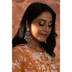 Regina Cassandra Instagram - Always wanted a younger sister and all, so I could be the bossy older sister 😆 I can’t wait to take on the role of Madhu in @pallavi712 ‘s #anyastutorial . Anya thangachi (@nivedhithaa_sathish ) you better be ready… 😁
Outfit - @mishruofficial
Earrings - @akoyajewels
Makeup - @jenimakeupartist07 
Hair - @hairologyby_chinna
Photography - @sushmithatadakamadla
Styled by Divya and Navya - @designbyblueprint & @blueprint_by_navya_divya