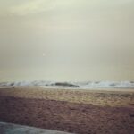 Regina Cassandra Instagram - Such a relaxing walk down the beach road. So nice to see ppl wake up early to stay healthy. 💪🏃#Vizag#R.k beach #morningbeachwalk #sunrise #refreshingmorninwalk #beachbum #beachlove💜