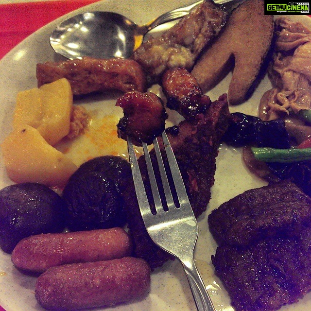Regina Cassandra Instagram - Sausages, fish and the works... Alllll FAKE!!! đ what I love about Malaysia is the fake non veg!! Hahaha.. everything on tht plate is made frm tofu... And It was yummy. Nom nom nom! đđ¤đđ #fakefood #tofusausages #vegetarianfood #ilovetofu #malayfood.