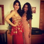 Regina Cassandra Instagram - #backstagecraziness #peplumlove #theamazingdesigner #posers!!!! 😜