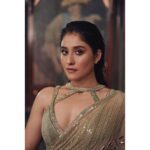 Regina Cassandra Instagram – Boy oh boy, #Chennai getting hotter eh! Humidity at its peak! If you’re reading this (chennai or not). Do yourself a favour and get a glass of water. Bottoms up!
 
#10yearsofsandy 
Outfit: @manishmalhotraworld 
Jewellery: @lbajrangpershadjewellers 
Makeup: @makeupbyalinarangila 
Styled by @officialanahita 
Assisted by @khushibagga04 
Pic: @akshay.rao.visuals