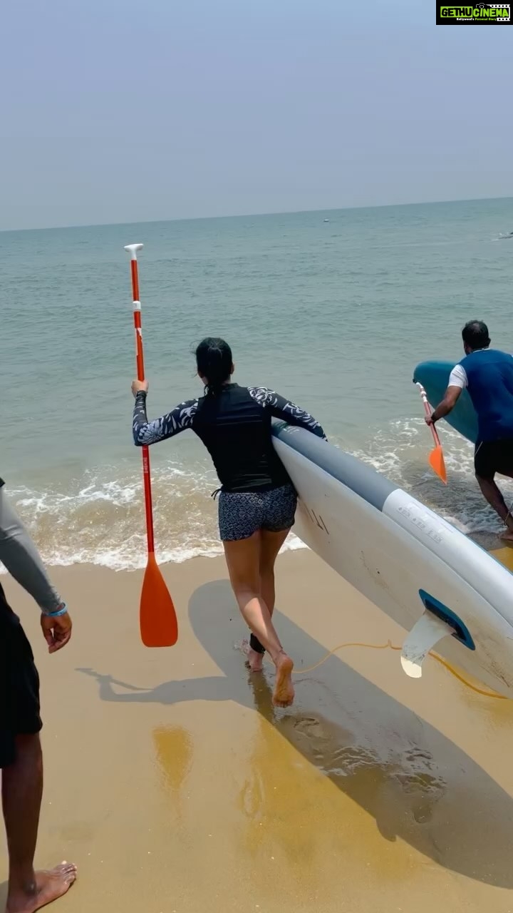Regina Cassandra Instagram - Sun’s out, buns out!!! Turned up for the @surfturfindia #SUP #funrace #oceanedition . What was a last minute decision ended becoming the best. Came 1st in the Women’s Technical Race, which happens to be my first ever #SUP race. Thank you coach @sekarsurf 🥰🤗. Great show @surfturfindia 🤙🏽 Best feeling evaaaa!!! @kuttisurf @dharanisurf