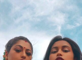 Rekha Krishnappa Instagram - Timepass reel with my dorling 🥰 #motheranddaughter #reels #instareels #reelsinstagram #timepassreels #fyp #daughterlove #family #famikytime Chennai, India