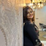 Remya Nambeesan Instagram – Oru prthyeka tharam jeevitham aanu suhruthukale !! 🤪😜!! Chila pics clicked @bhavzmenon 🤓🤓🤓