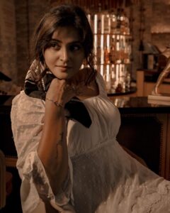 Remya Nambeesan Instagram - EMBRACE UNKNOWN 🤍!!
Wearing @prabhavofficial !!
 Jewellery @meralda.jewels 📷 @manekha_  @nimisha_mariam_paul  Styling @divyaaunnikrishnan  MUAH @jo_makeup_artist  #instagood @instagram #instadaily #ınstagood #sundayfunday #sundayvibes